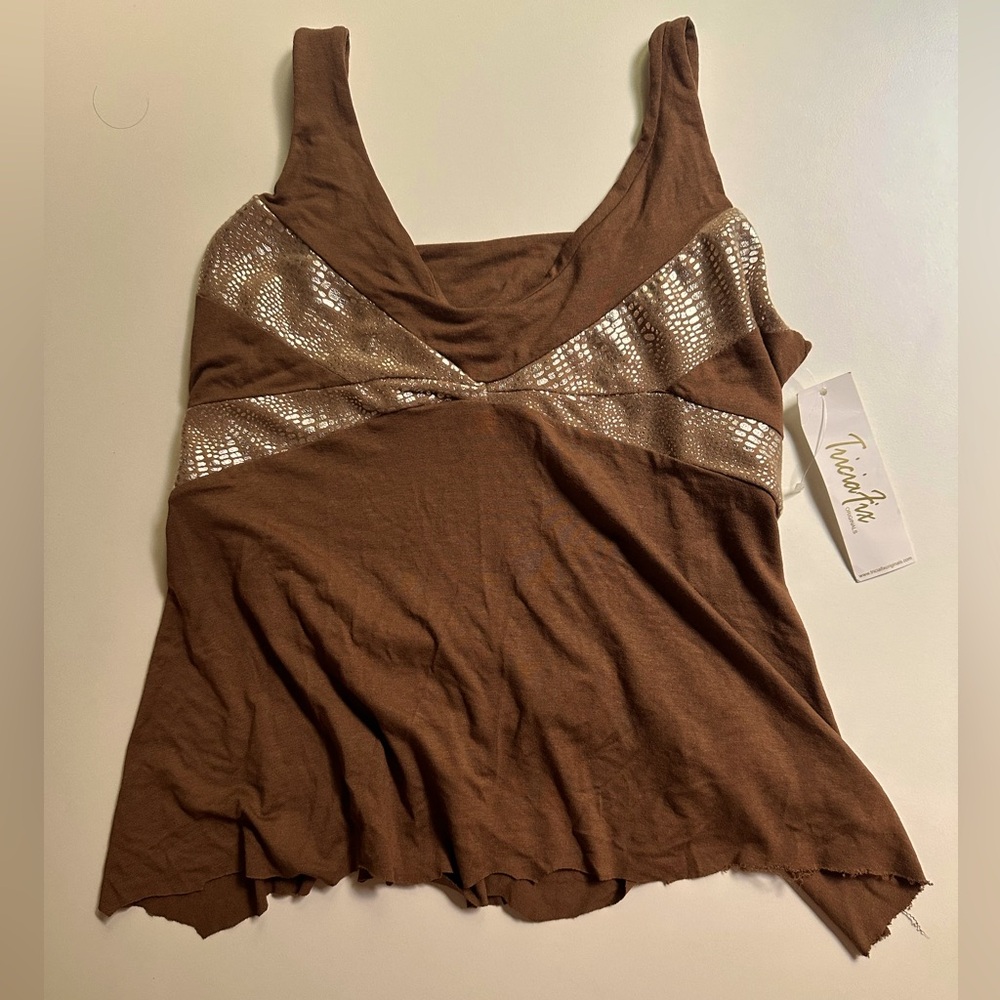 Tricia fix top with gold accents Sz s  . Cut along bottom- needs hemming